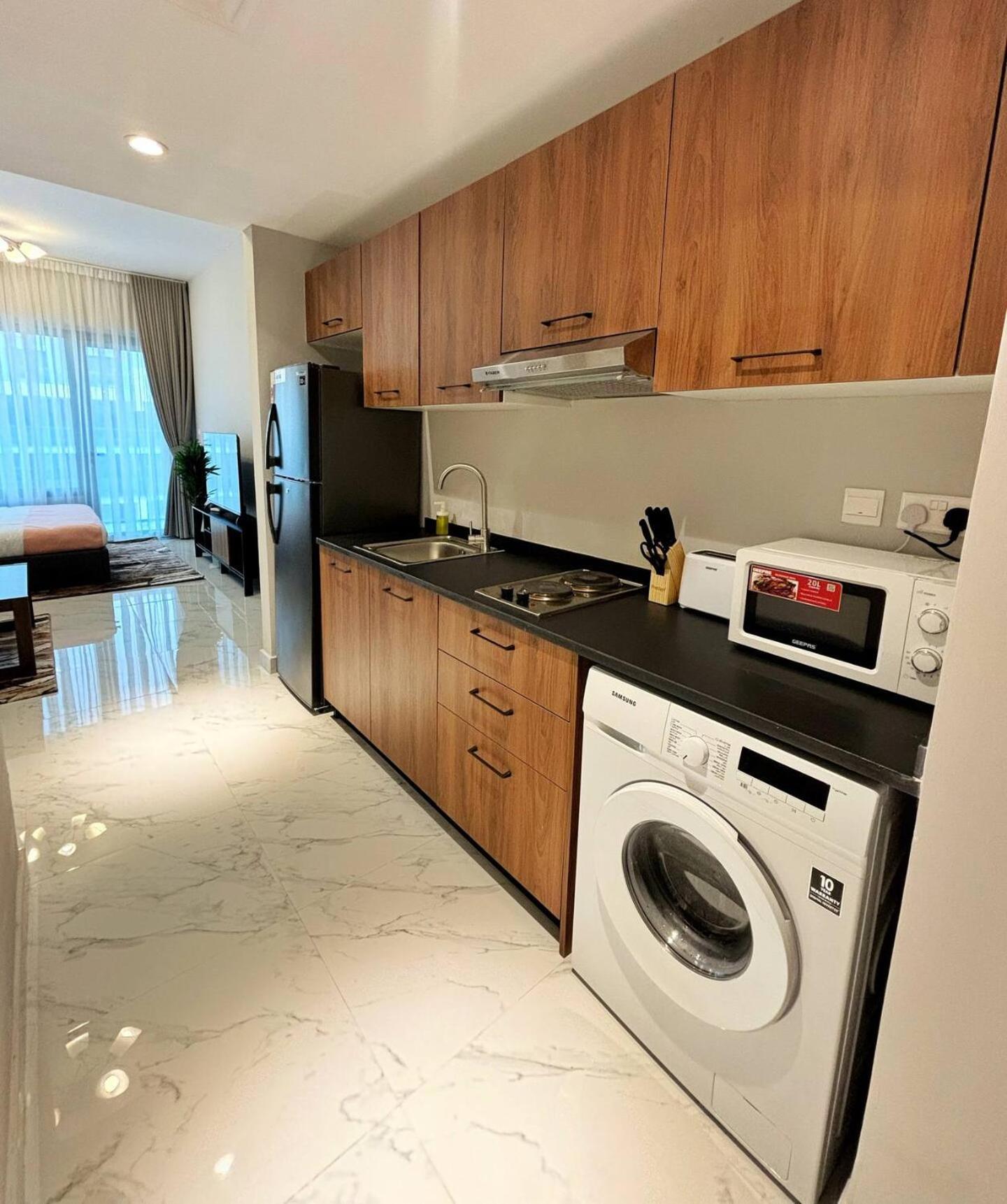 Apartment Dream F1 Airport Pool & Gym Abu Dhabi