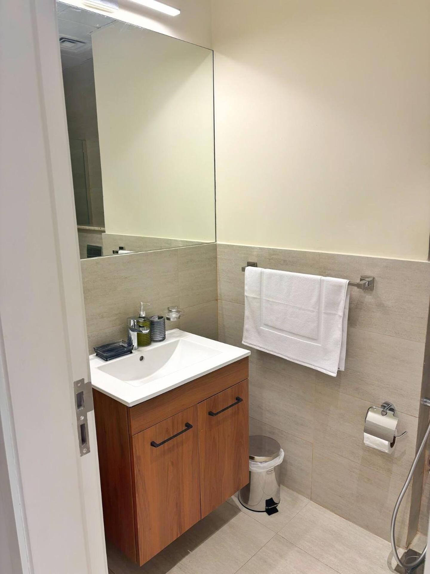 Apartment Dream F1 Airport Pool & Gym