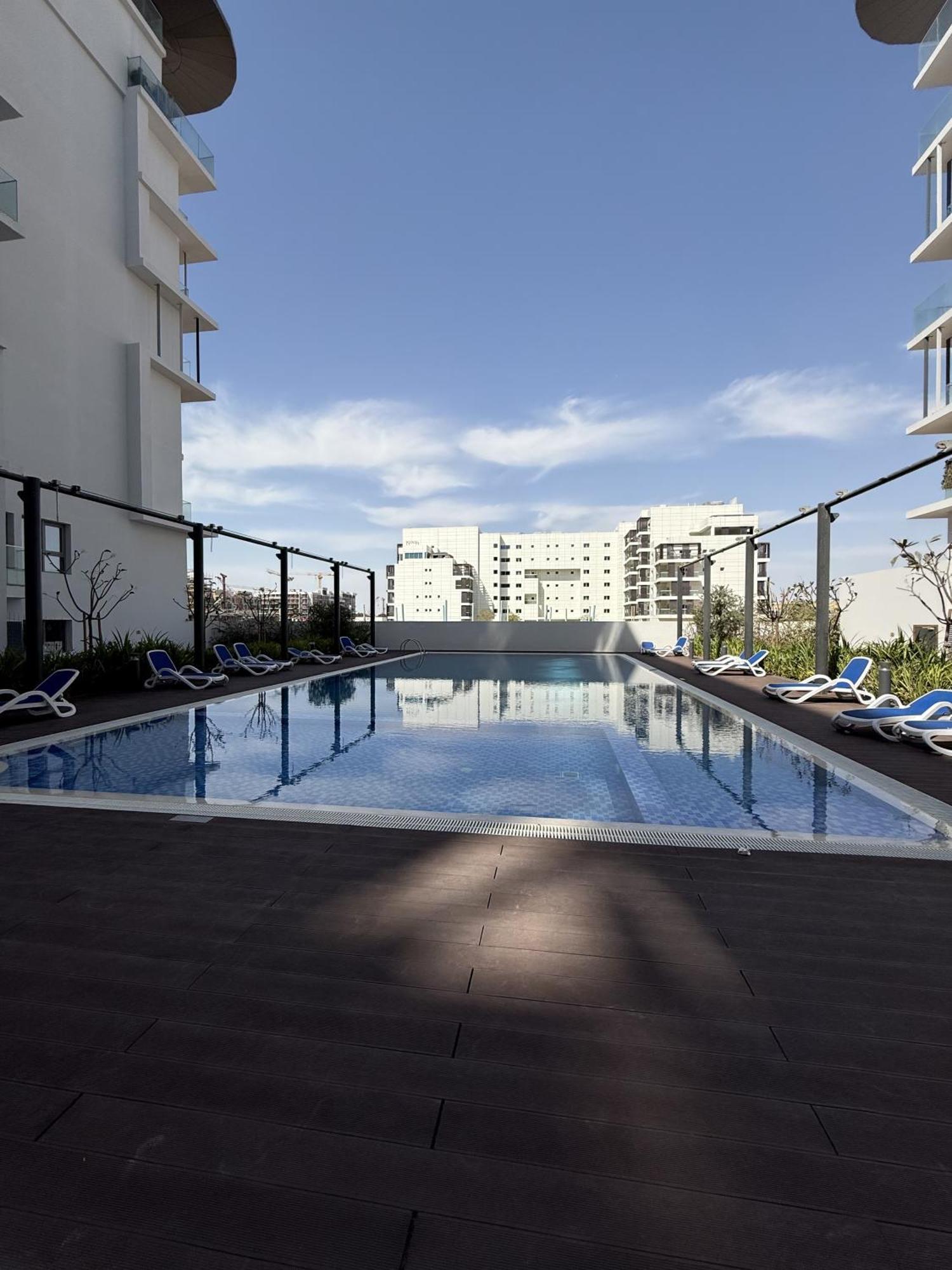 Dream F1 Airport Pool & Gym Apartment *