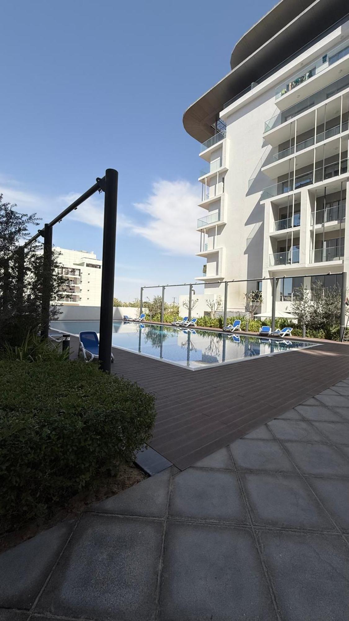 Apartment Dream F1 Airport Pool & Gym Abu Dhabi